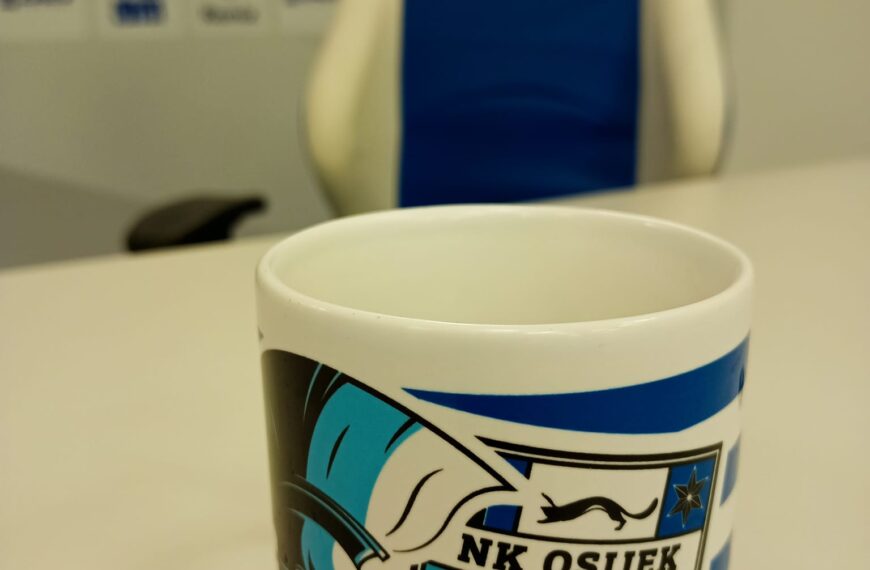 Klub navijača Bijelo-plavi nije konkurencija, a još je manje opozicija navijačkoj skupini Kohorta Osijek