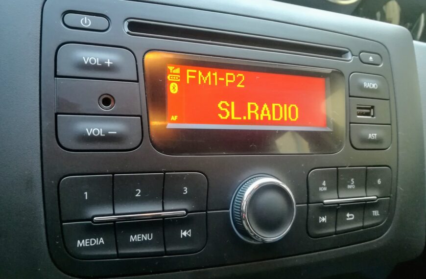 SLAVONSKI RADIO. VOLIMO SLAVONIJU, VOLIMO HITOVE!