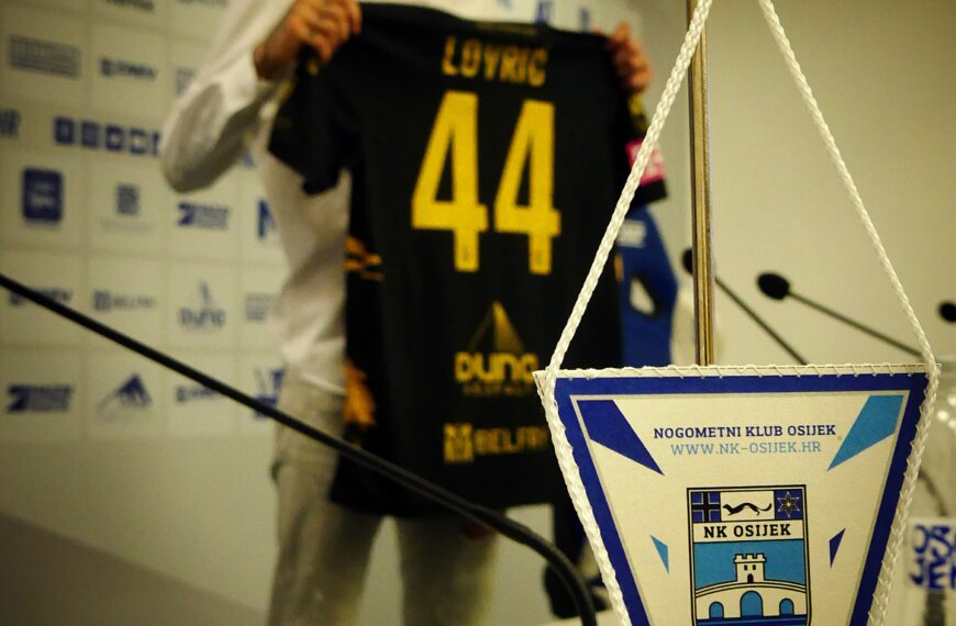 NK OSIJEK Službeno predstavljanje Kristijana Lovrića