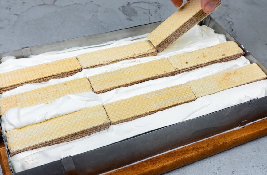 Super torta bez pečenja – uz napolitanke i vrhnje