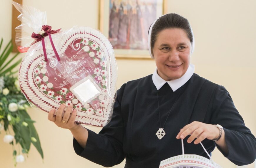 MALI ŽENSKI RAZGOVORI S ČASNOM SESTROM GORDANOM IGREC