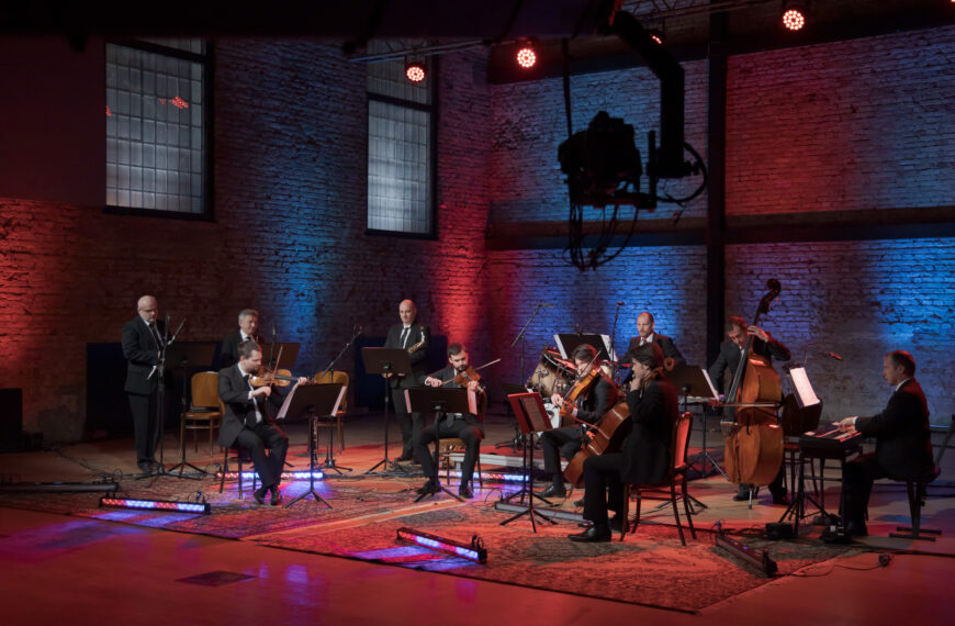 EKSPLOZIJA ZVUKA U KONCERTNOM CIKLUSU GRADA: KONCERT ACOUSTIC PROJECTA