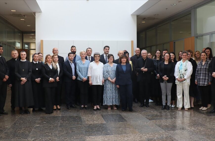 Susret kardinala Parolina i hrvatskih biskupa u sjedištu HBK