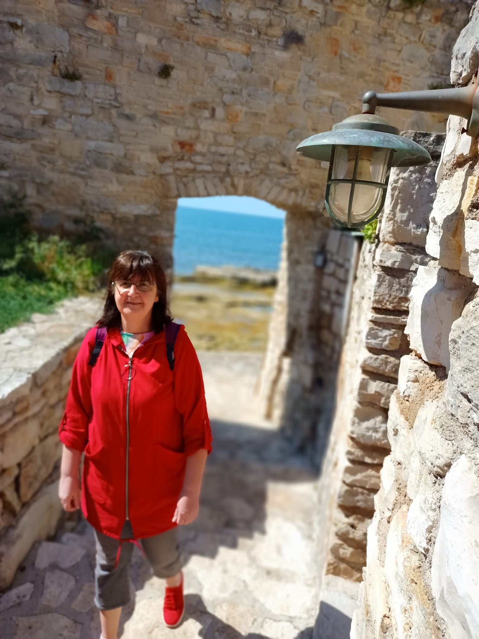 Cipelice lutalice, cipelice šetalice by Venina Turistički vodič za Novigrad u Istri