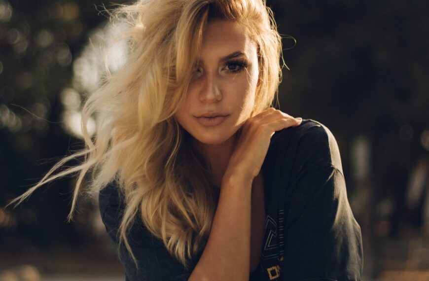 woman wearing black top holding her shoulder