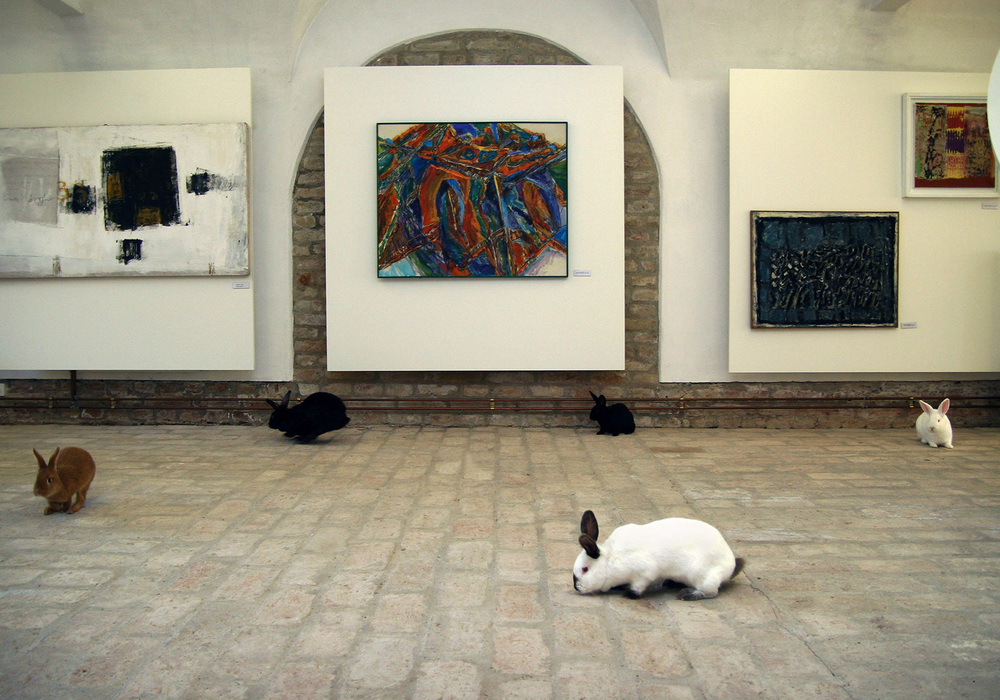 IZLOŽBA KONCEPTUALNOG UMJETNIKA IVANA ŠEREMETA U GALERIJI KAT KC-a OSIJEK