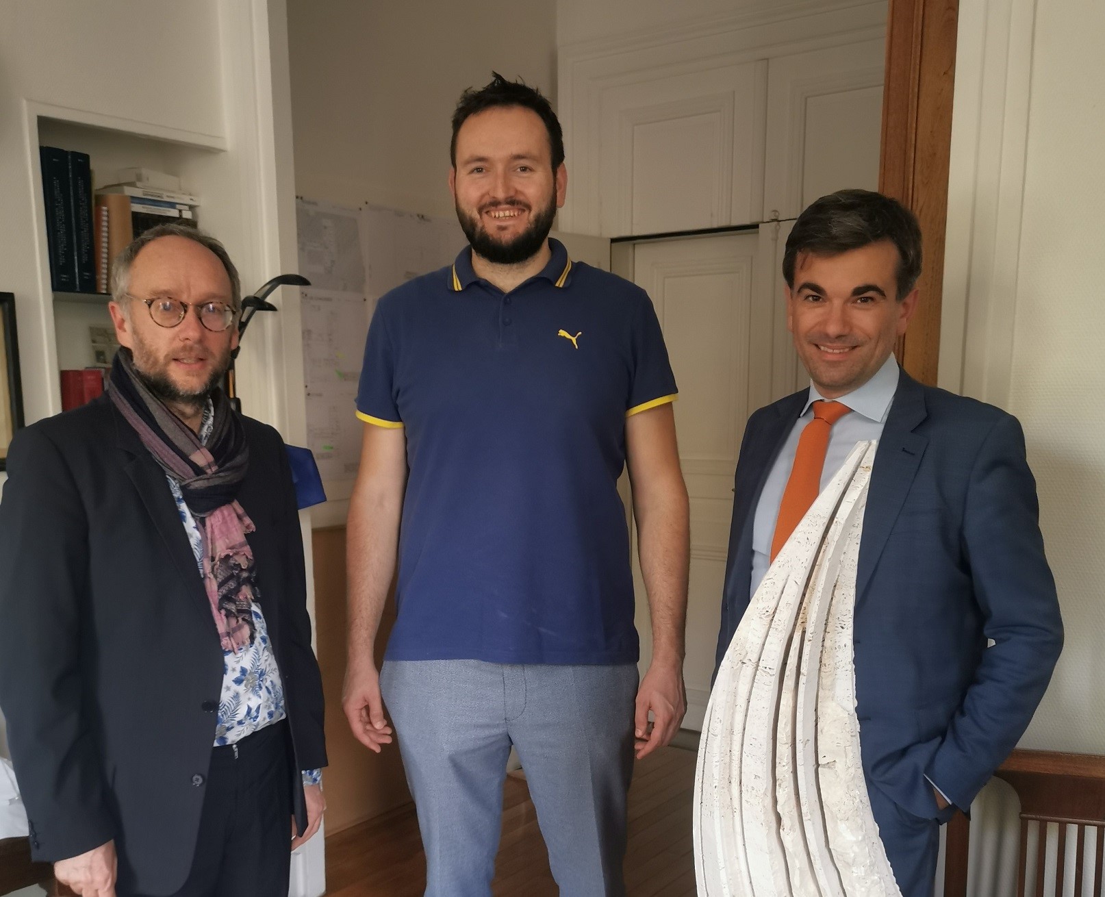 Skulptura kamenog jedrenjaka donirana mladima s oštećenjem vida u Parizu