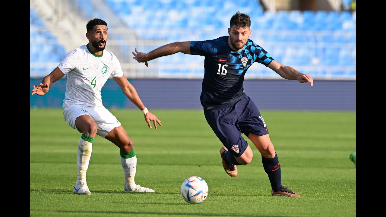 Od prve minute kreće Bruno Petković u napadu