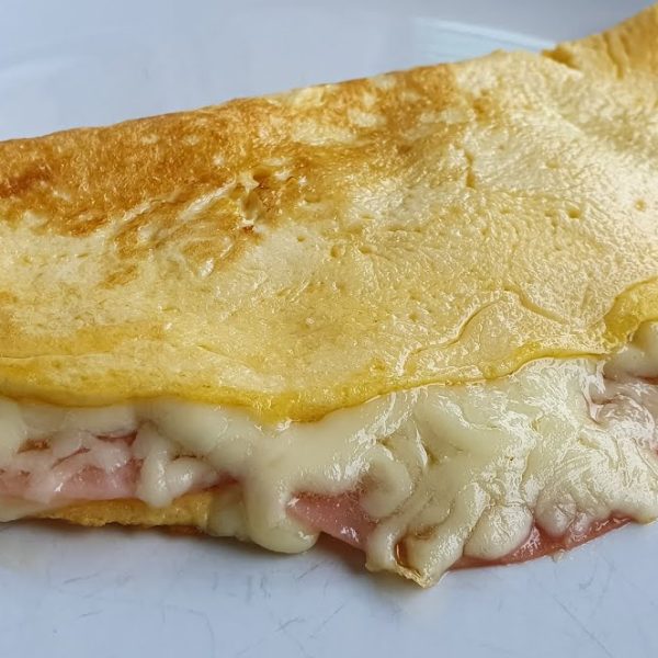 Omlet sa šunkom i sirom – ideja za gablec