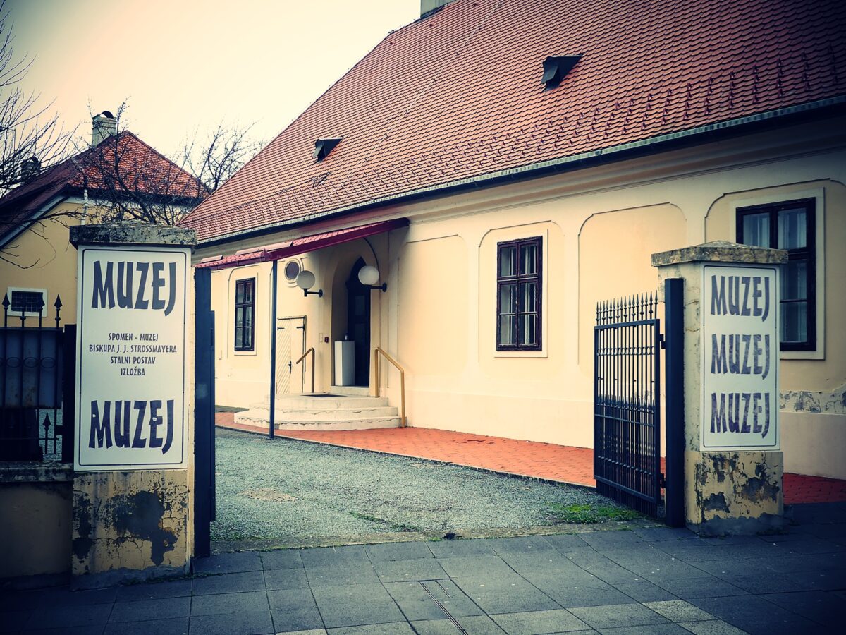 Muzej Ðakovštine osnovan je u prosincu 1951. godine