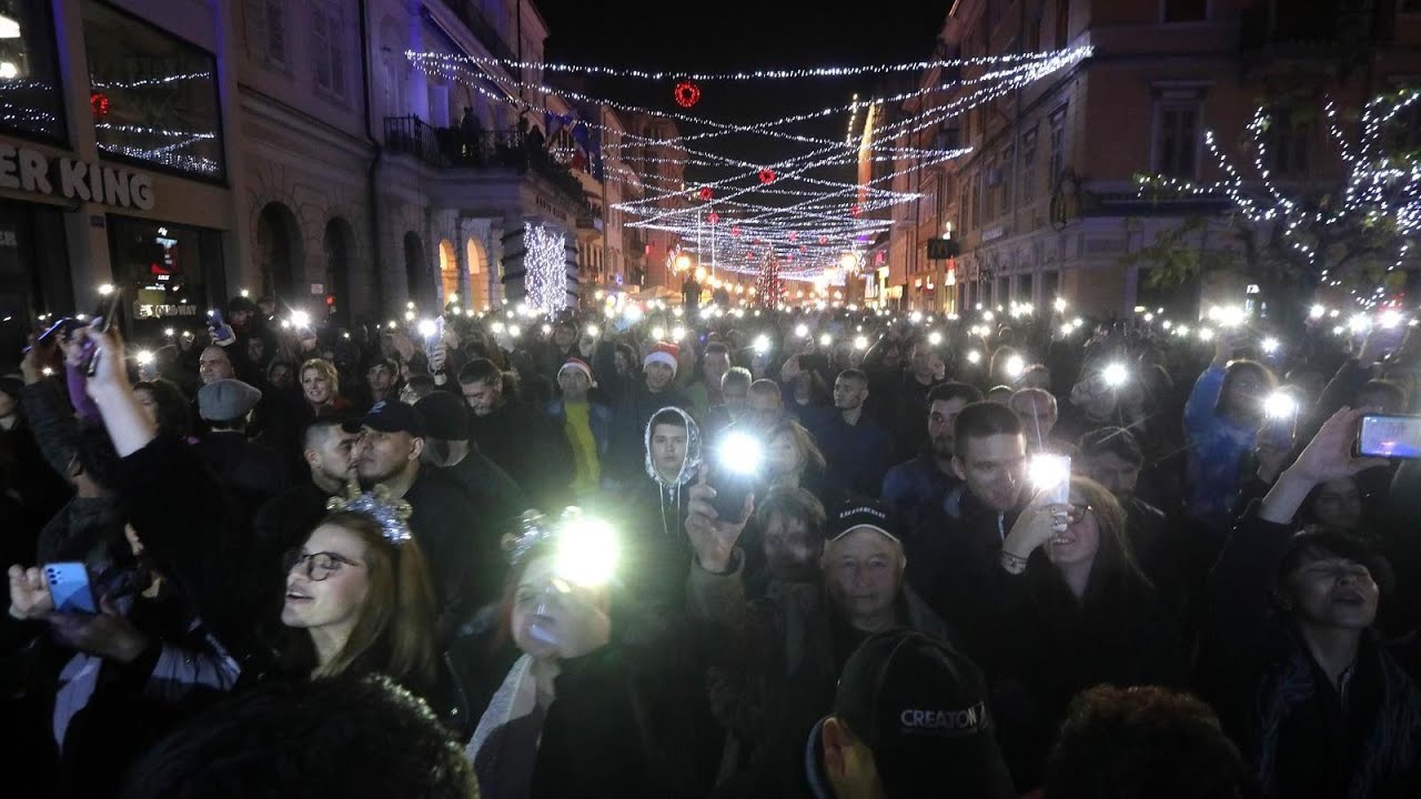Riječani dočekali novu 2023. godinu na Korzu