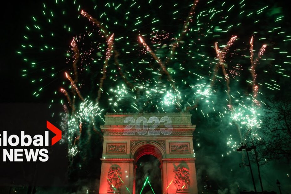 Zabava u Parizu s dimnim vatrometom iznad Slavoluka pobjede