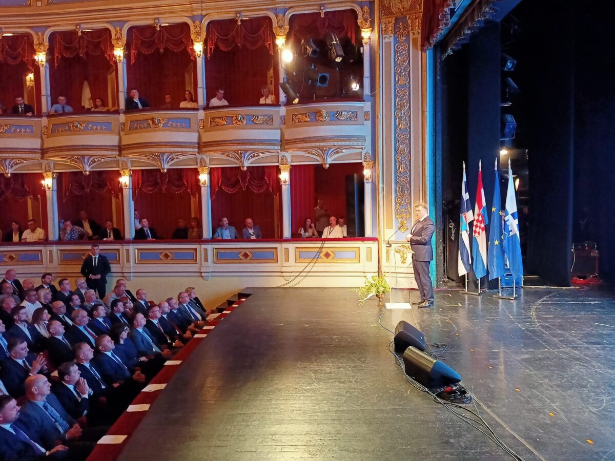 Predsjednik Vlade na otvorenju Regionalnog distribucijskog centra za voće i povrće u Osijeku