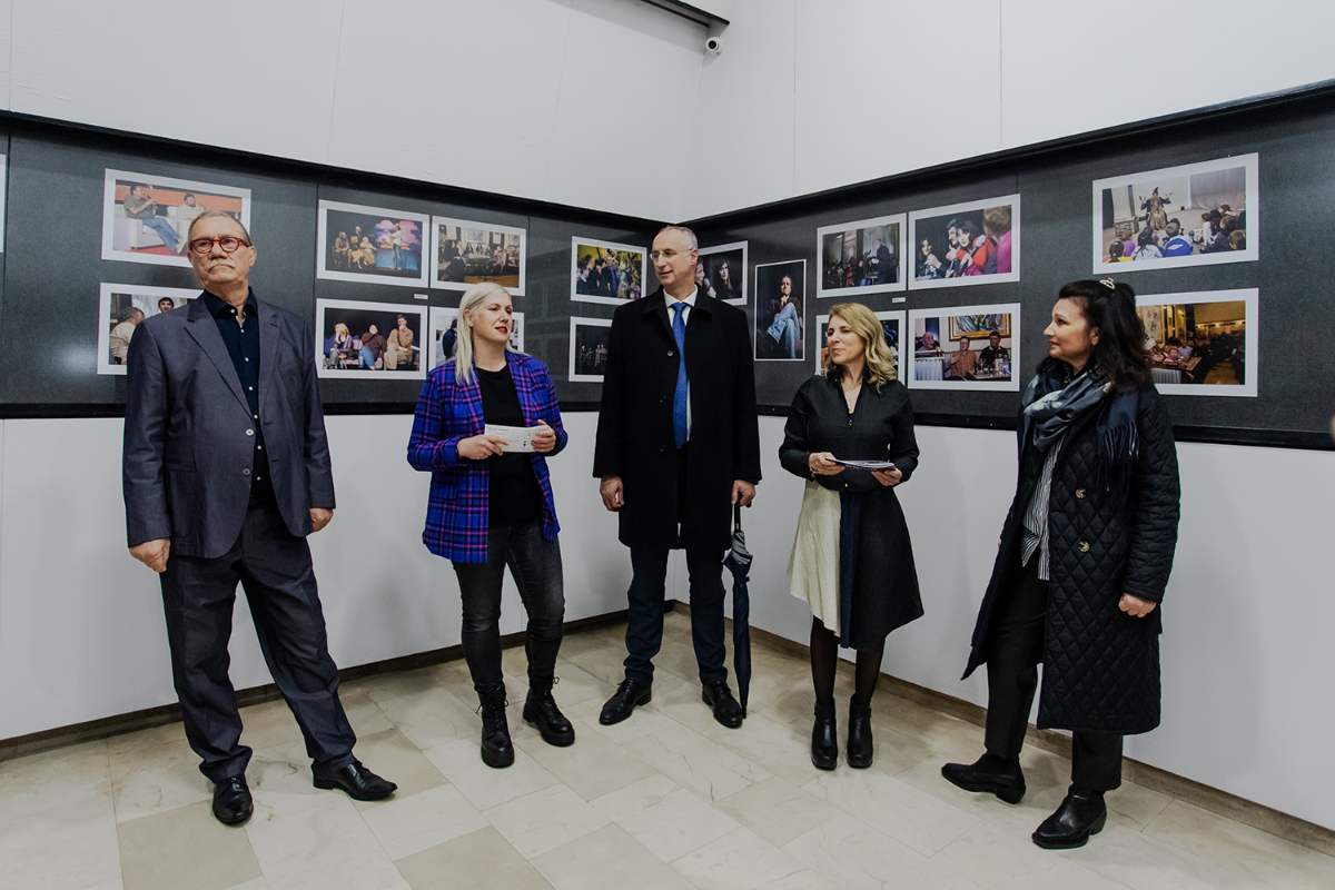 Izložba Pričigin narodu otvorena u Fotoklubu Split / FOTO, VIDEO