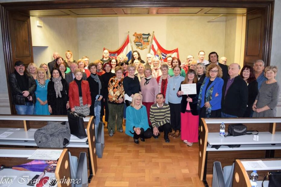 Poezijom govorim - pjesnički maraton s izložbom Snježane Novotny - foto Ivan Grahovac