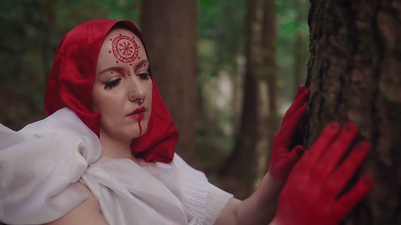 Rasti, rasti – Nina Kraljić snimila bajkoviti video spot