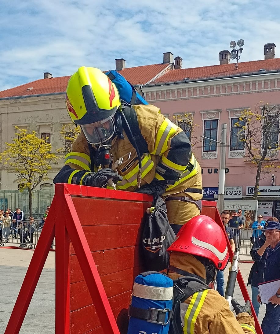 Žene u vatrogastvu: DVD Zapad/DVD Velika Gorica DVD Resnik Zagreb