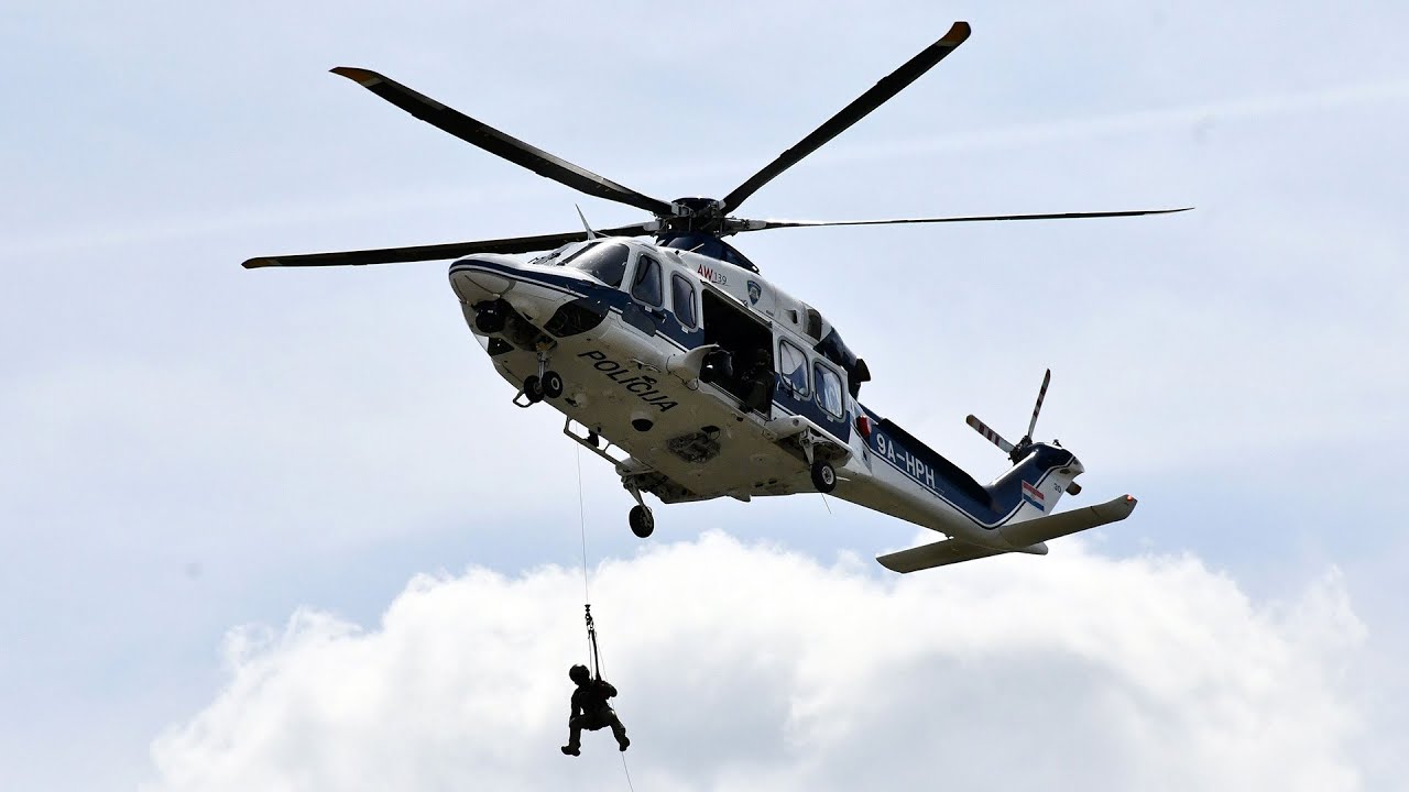 Atraktivne pokazne vježbe HV-a i policije te nastup akrobatske skupine ‘Krila Oluje’