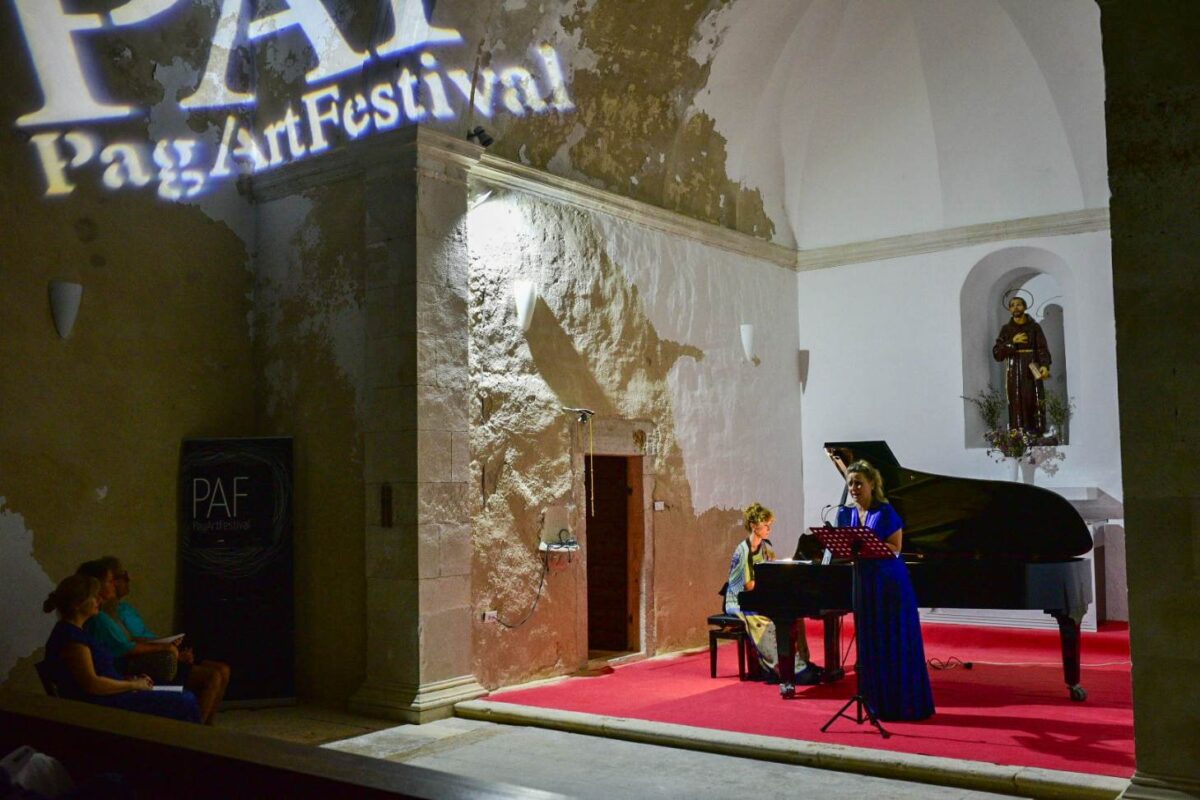 MartinaiLanaElvis Šmit