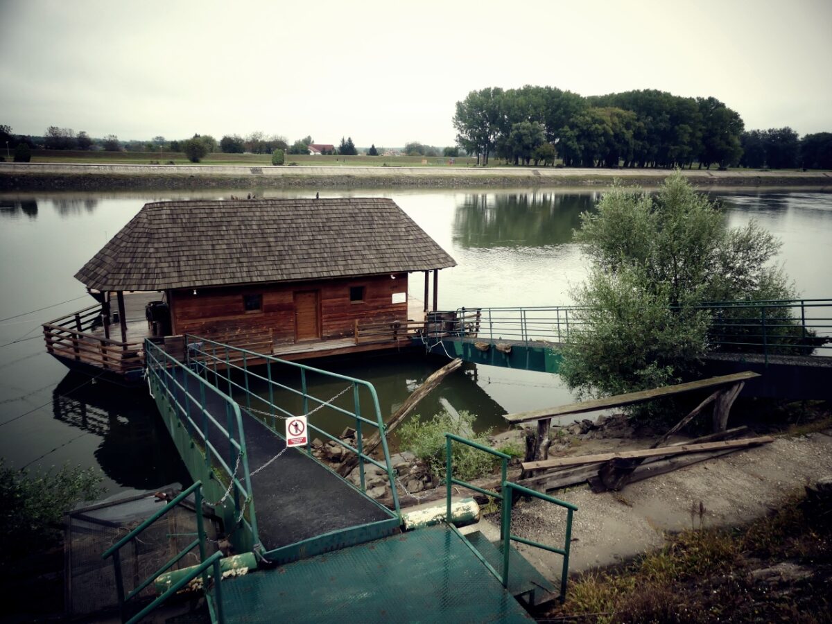 Mlin-brod na rijeci Dravi