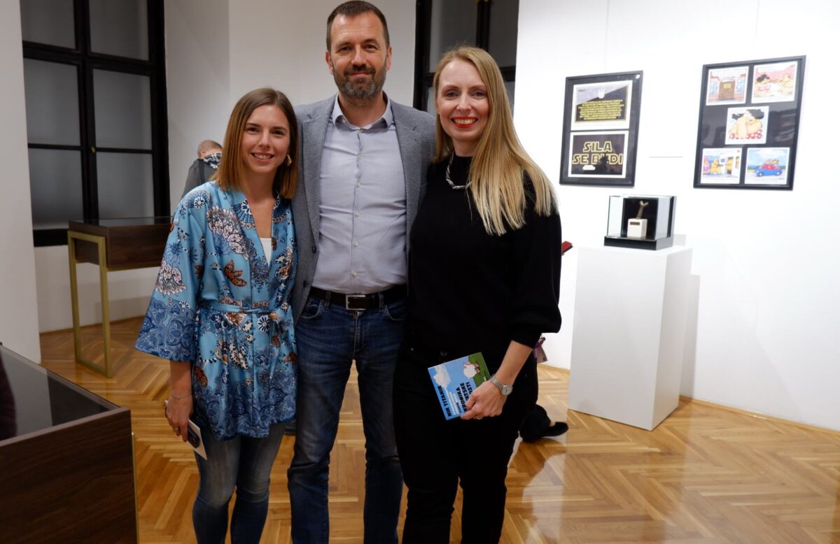 00 Ravnateljica, Nik Titanik i kustosica