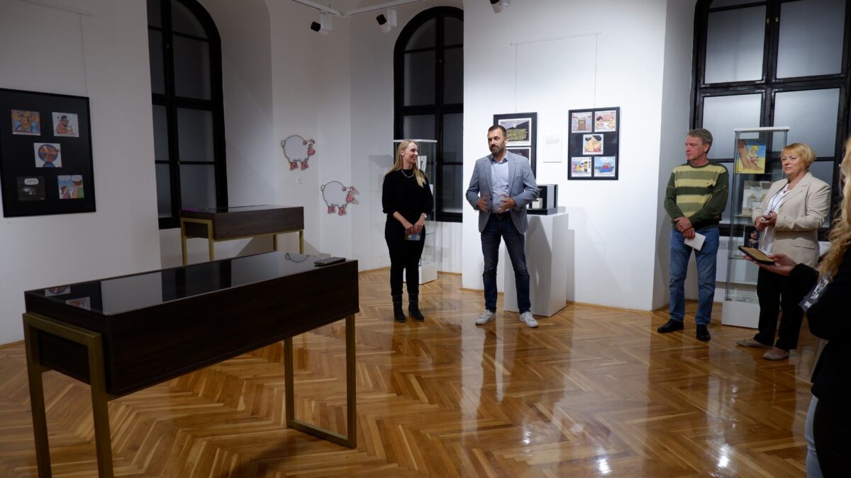 Retrospektivna izložba Nika Titanika završava višegodišnje putovanje u sklopu Fra Ma Fu festivala (34)