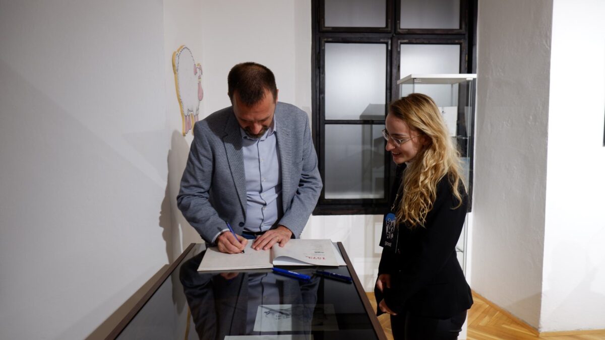 Retrospektivna izložba Nika Titanika završava višegodišnje putovanje u sklopu Fra Ma Fu festivala (49)