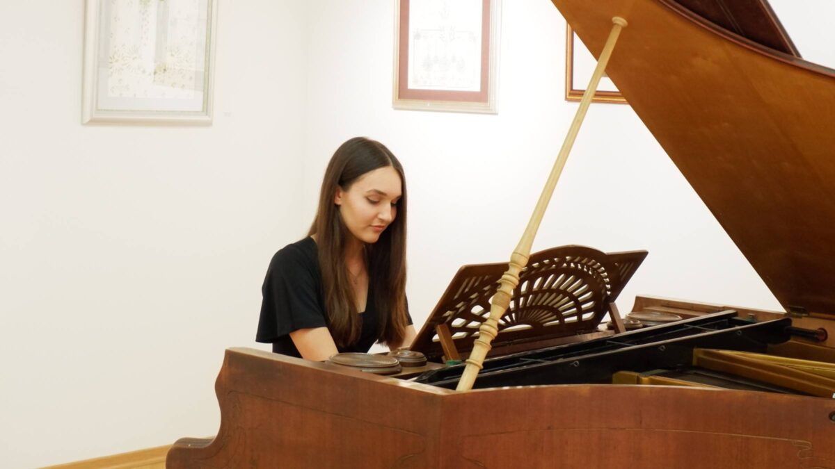 Spoj Slikarstva I Poezije U Novom Ciklusu Unutarnji Pejzaži Akademske Umjetnice Lucije Marin (15)