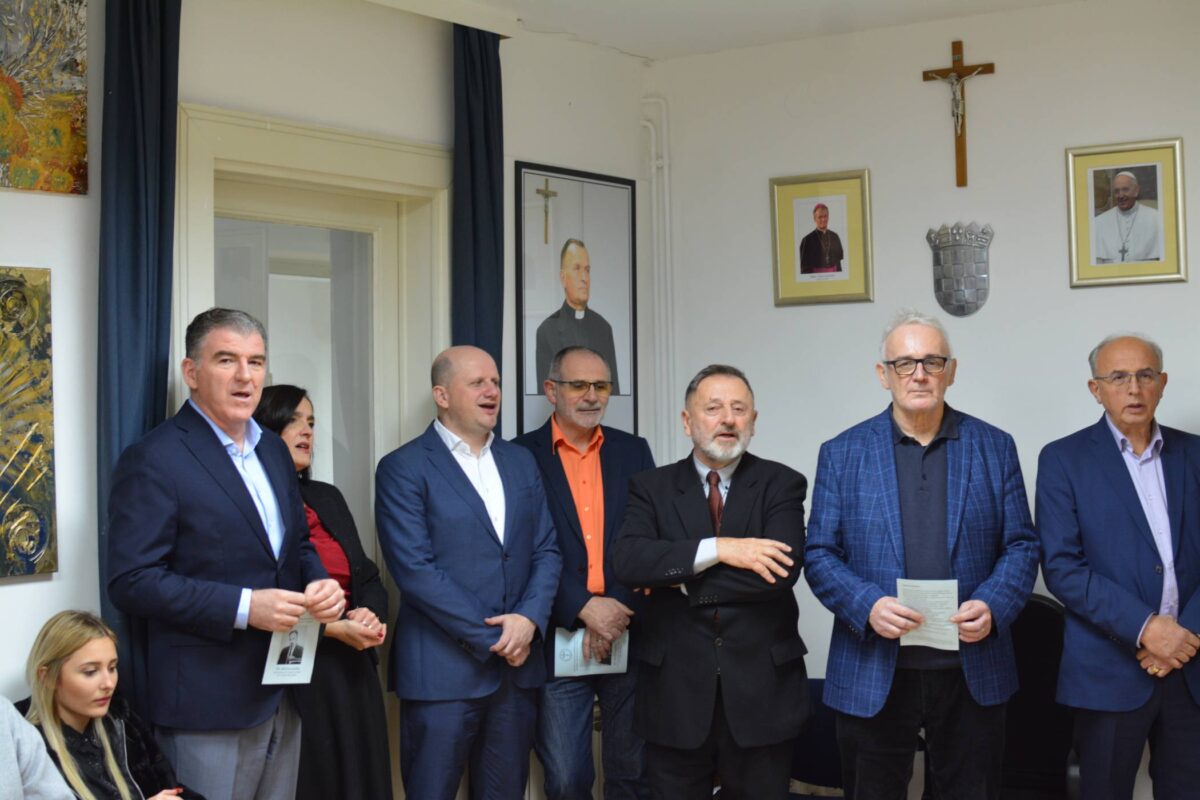 Hkld 16 Božićna Izložba 2023 (34)