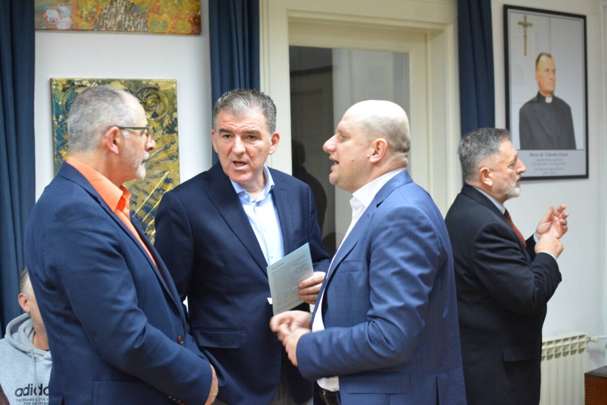 Hkld 16 Božićna Izložba 2023 (4)