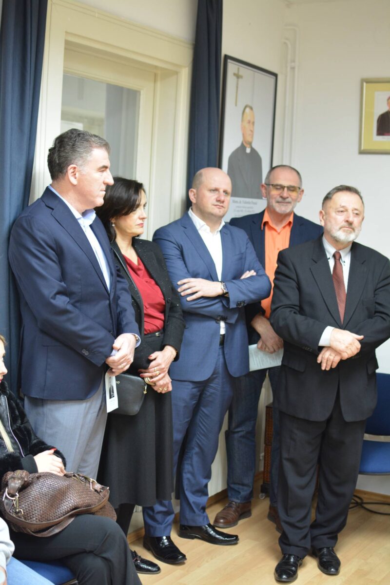 Hkld 16 Božićna Izložba 2023 (42)