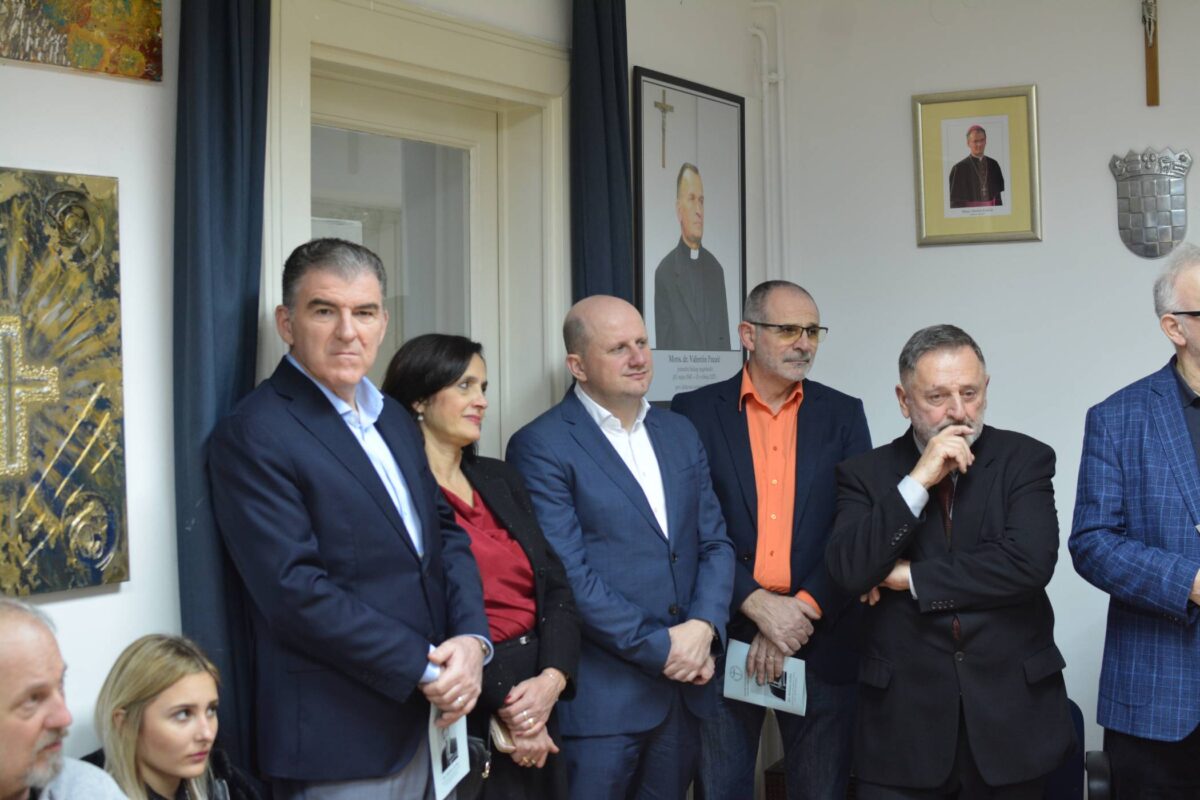 Hkld 16 Božićna Izložba 2023 (44)