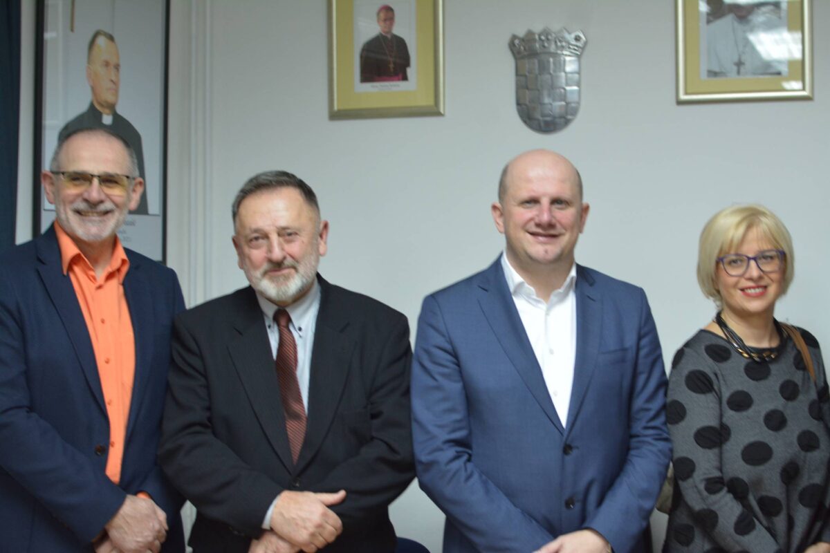 Hkld 16 Božićna Izložba 2023 (65)