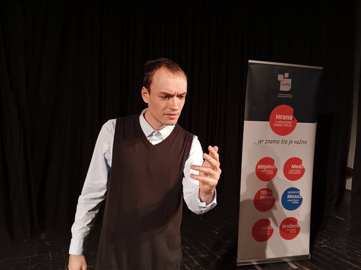 Čitač Ljudi U Režiji Roberta Raponje I Izvedbi Glumca Gabrijela Perića