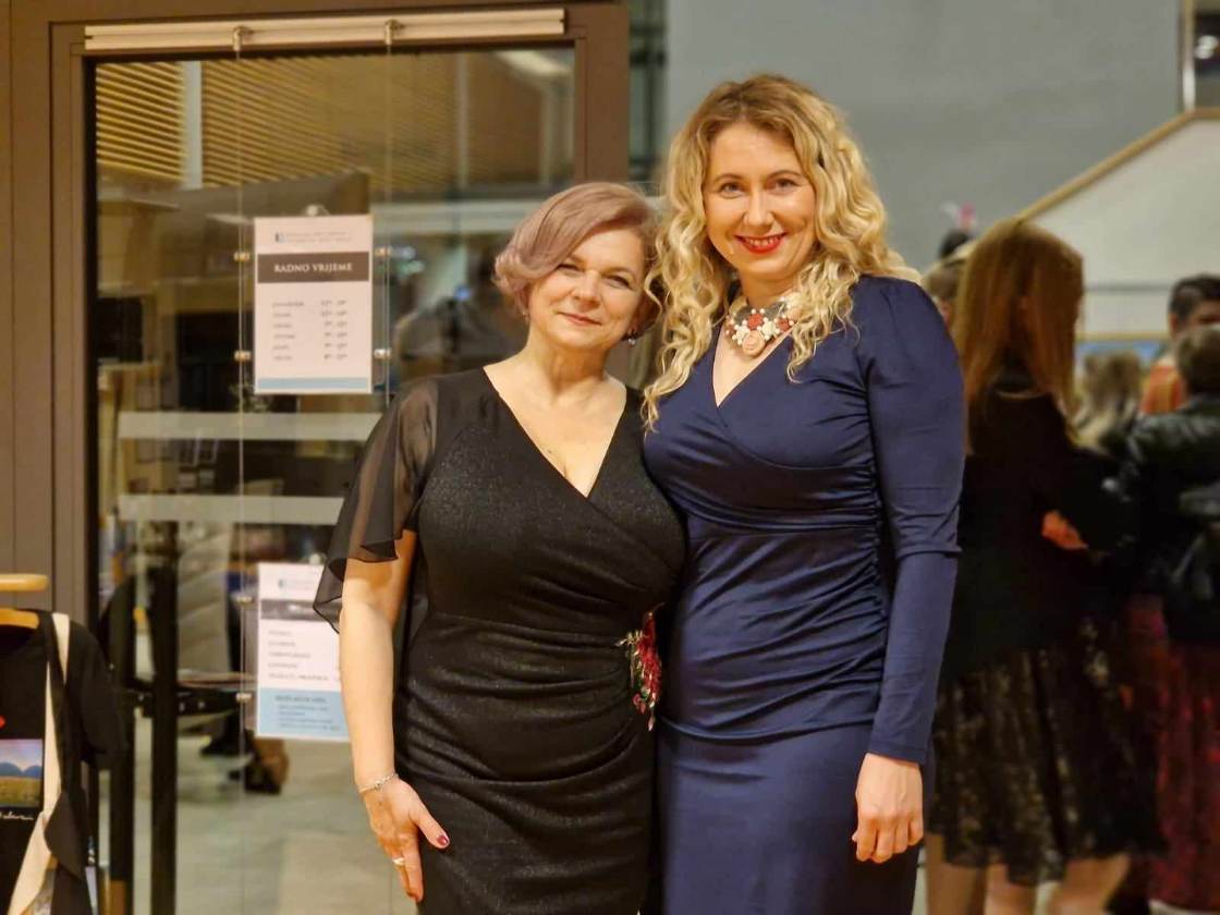 Gdje Se Zemlja Susreće S Dušom Reportaža Sa Svečansti Otvaranja Izložbe Brigite Vitez (1)