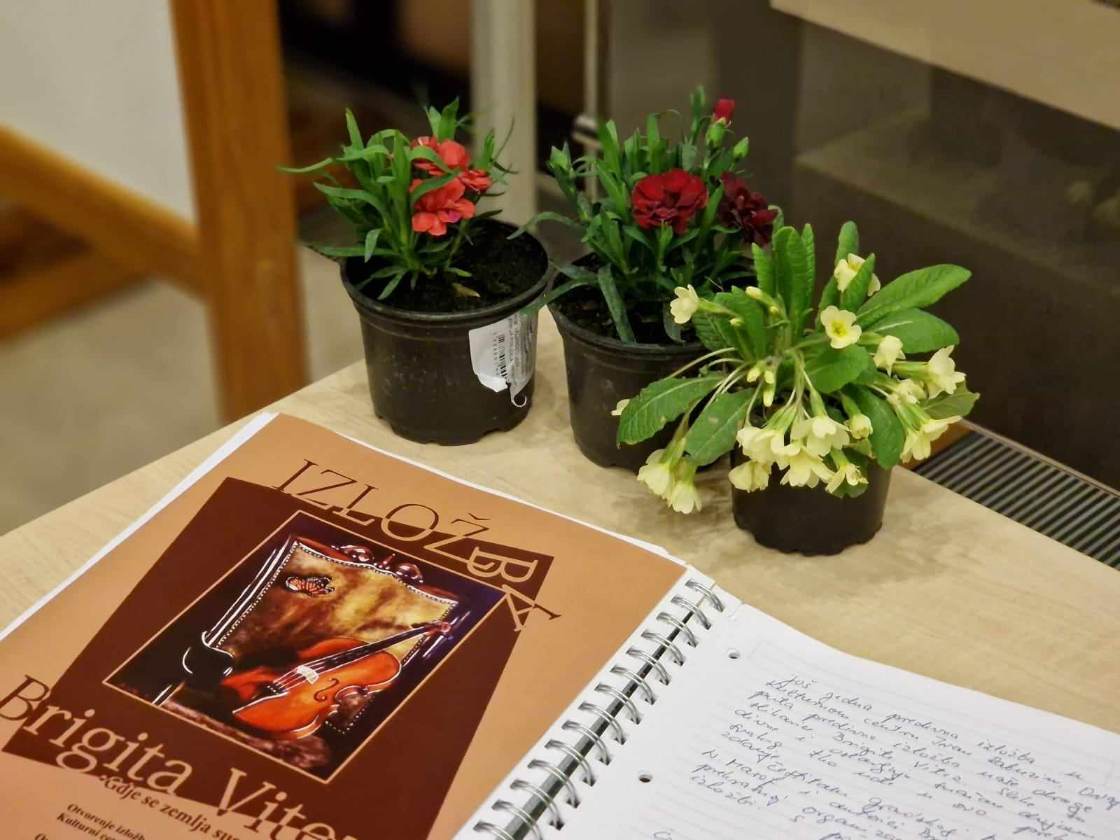 Gdje Se Zemlja Susreće S Dušom Reportaža Sa Svečansti Otvaranja Izložbe Brigite Vitez (51)