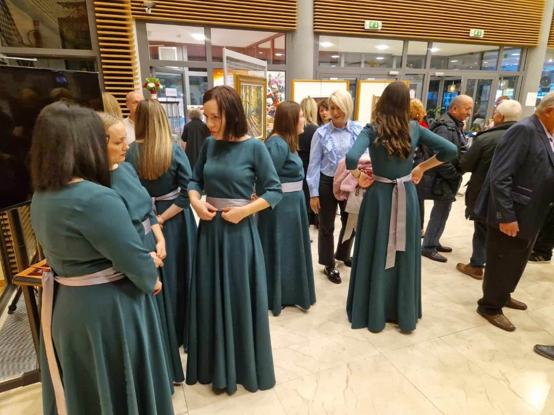 Gdje Se Zemlja Susreće S Dušom Reportaža Sa Svečansti Otvaranja Izložbe Brigite Vitez (66)