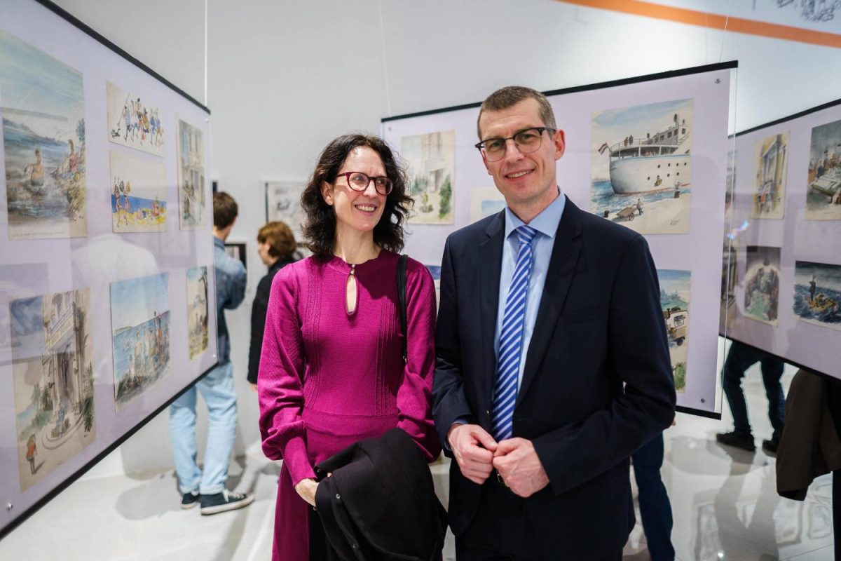 Kuća Karikature 22.3. Slovenski Veleposlanik Gašper Dovžan Sa Suprugom