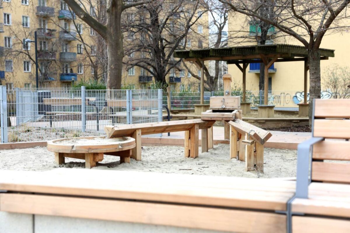 Posjetitelji Se Mogu Osvjeziti Izvorskom Beckom Vodom © Wiener Stadtgarten Votava