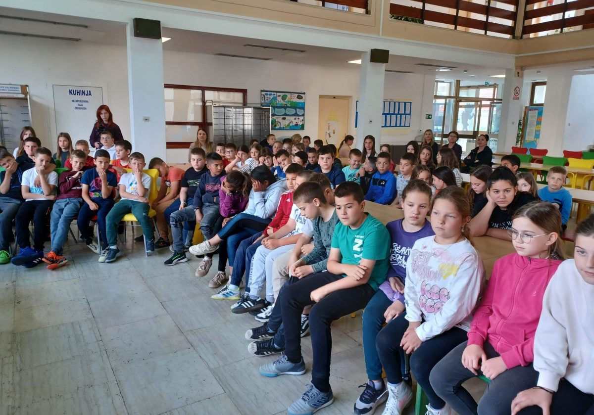 Publika u Osnovnoj školi u Zemuniku Donjem