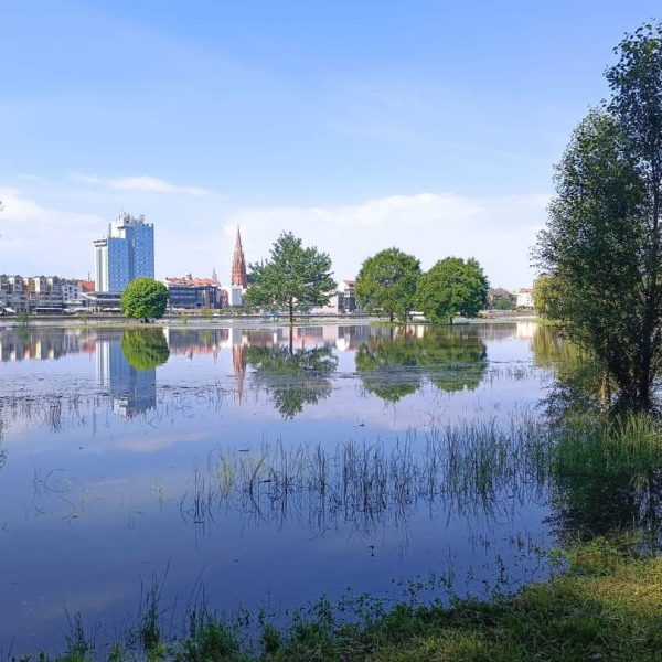 Drava se prelila u Osijeku: Građani se mole da ne prolaze poplavljenim dijelovima šetnice