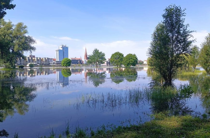 Drava se prelila u Osijeku: Građani se mole da ne prolaze poplavljenim dijelovima šetnice