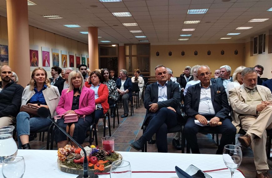 LUX CRUCIS – SVJETLO KRIŽA, otvorena 50. samostalna izložba Stjepana Katića u Koprivnici / FOTO, VIDEO