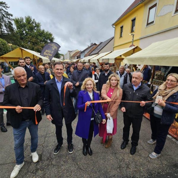 OTVOREN SAJAM BUČINOG ULJA