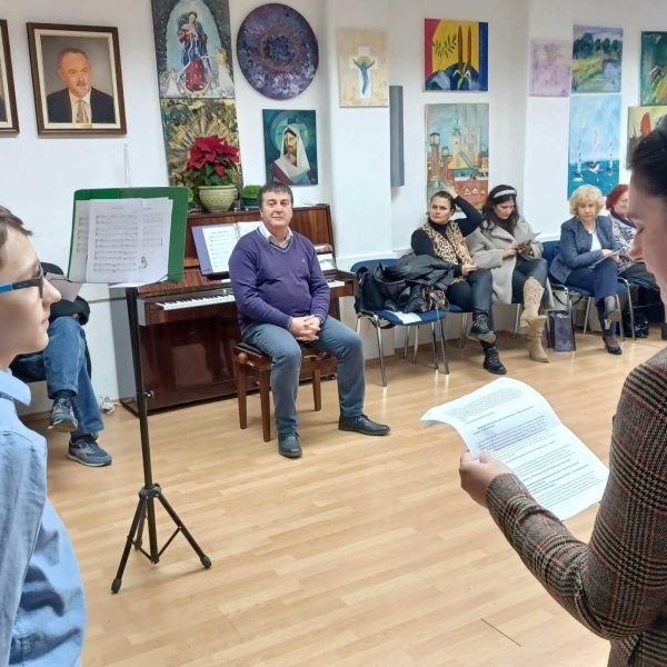Otvorena Božićna izložba HKLD-a / FOTO