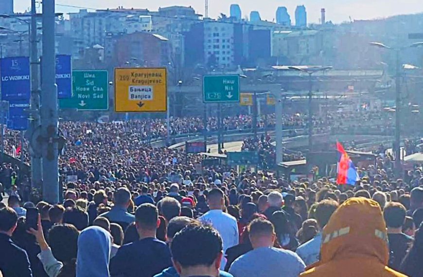 STUDENTI DIGLI SRBIJU NA NOGE: Veliki prosvjed u Beogradu i blokada Autokomande