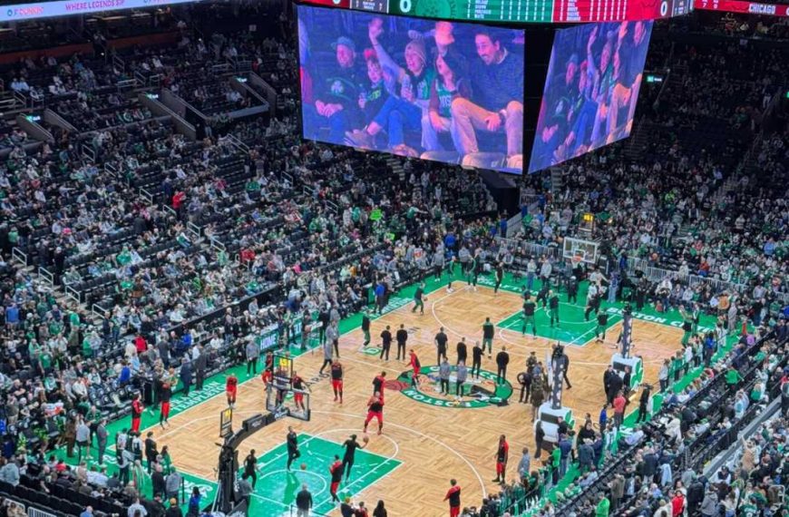 Zagrebački gimnazijalci na videozidu utakmice Celticsa i Bullsa u Bostonu