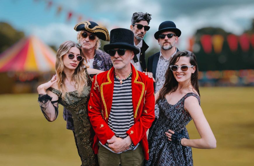 Detourova PICCOLA je njihova najosobnija pjesma, a spot otvara vrata čarobne priče