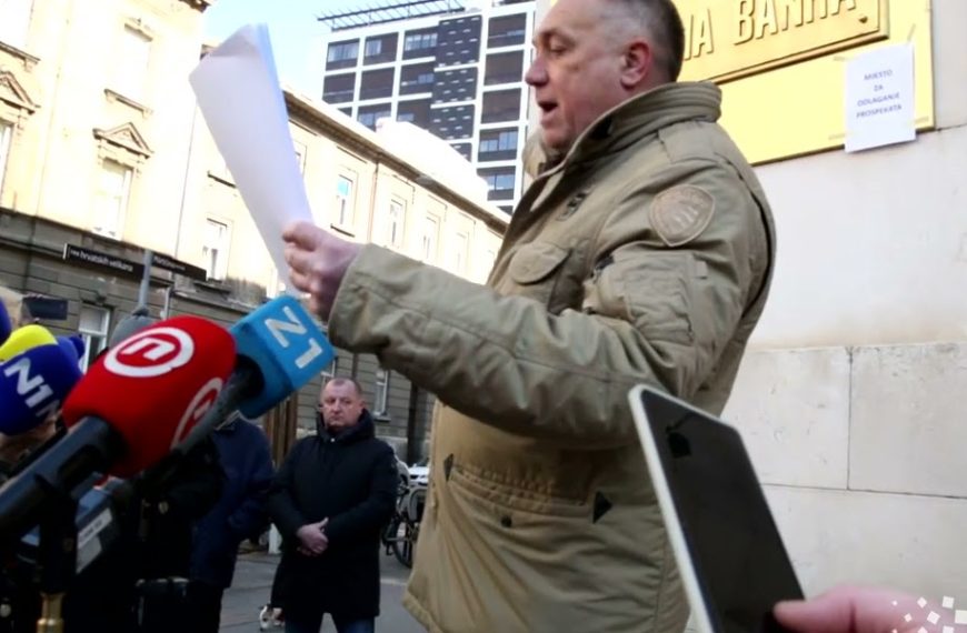 Protest potrošača ispred Hrvatske narodne banke