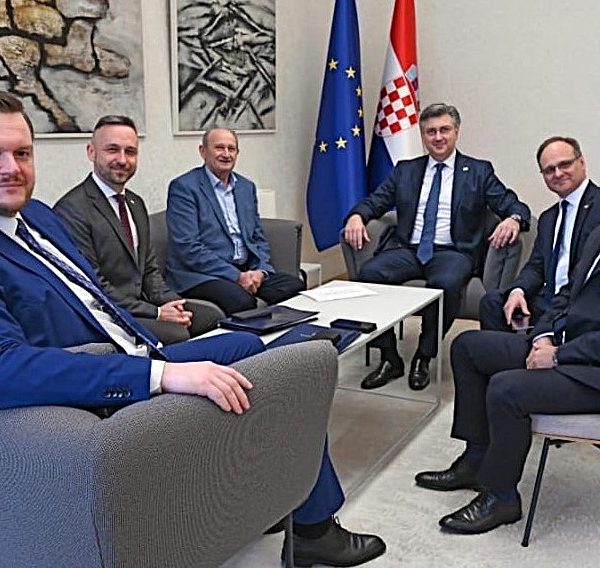 Hrvatska stranka umirovljenika predložila – Vlada RH je prihvatila isplatiti dodatak od 50 €!